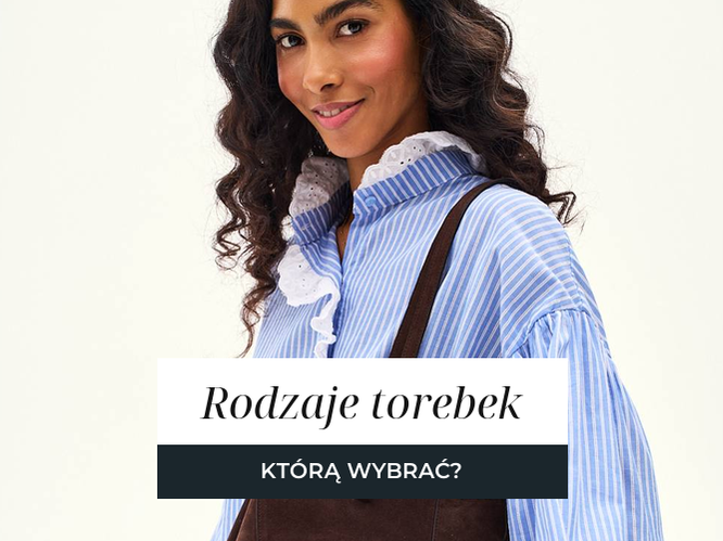 Kobieta w jasnobłękitnej koszuli z brązową zamszową torbą typu shopper na ramieniu.
