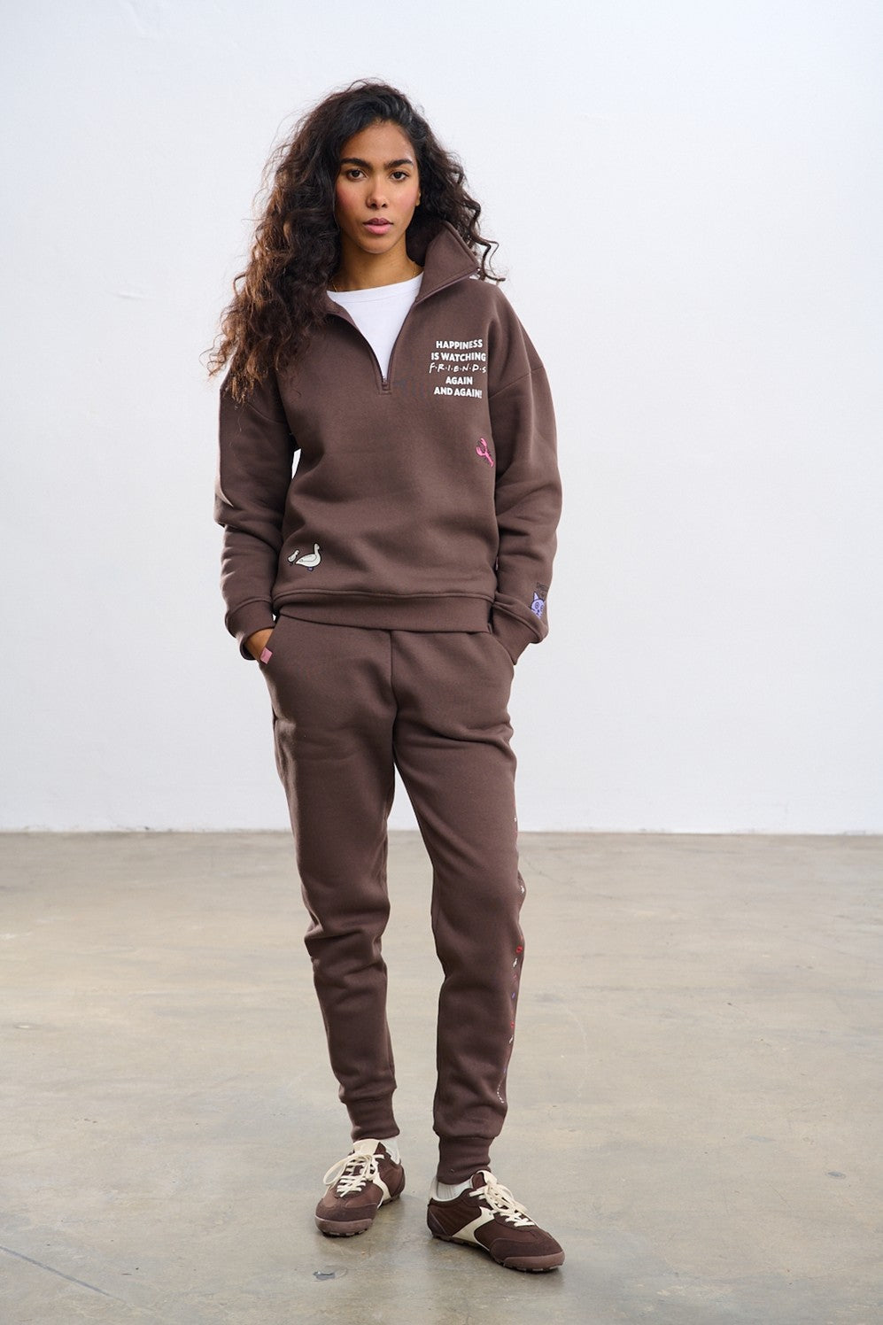Spodnie dresowe Watching Friends
