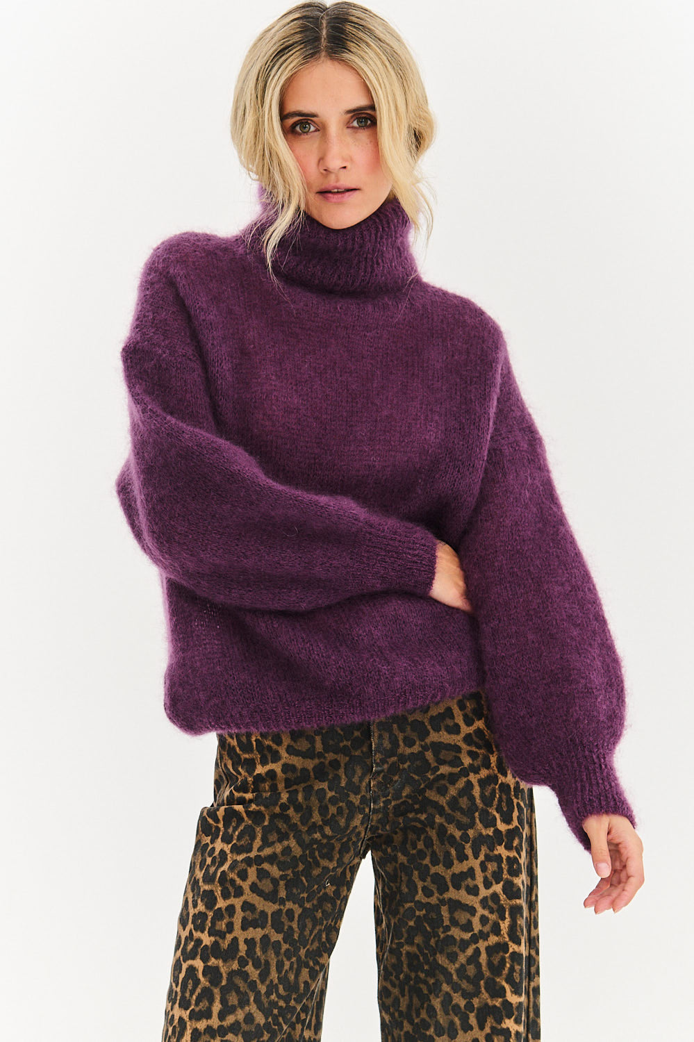 Sweter moherowy z golfem Nocturne