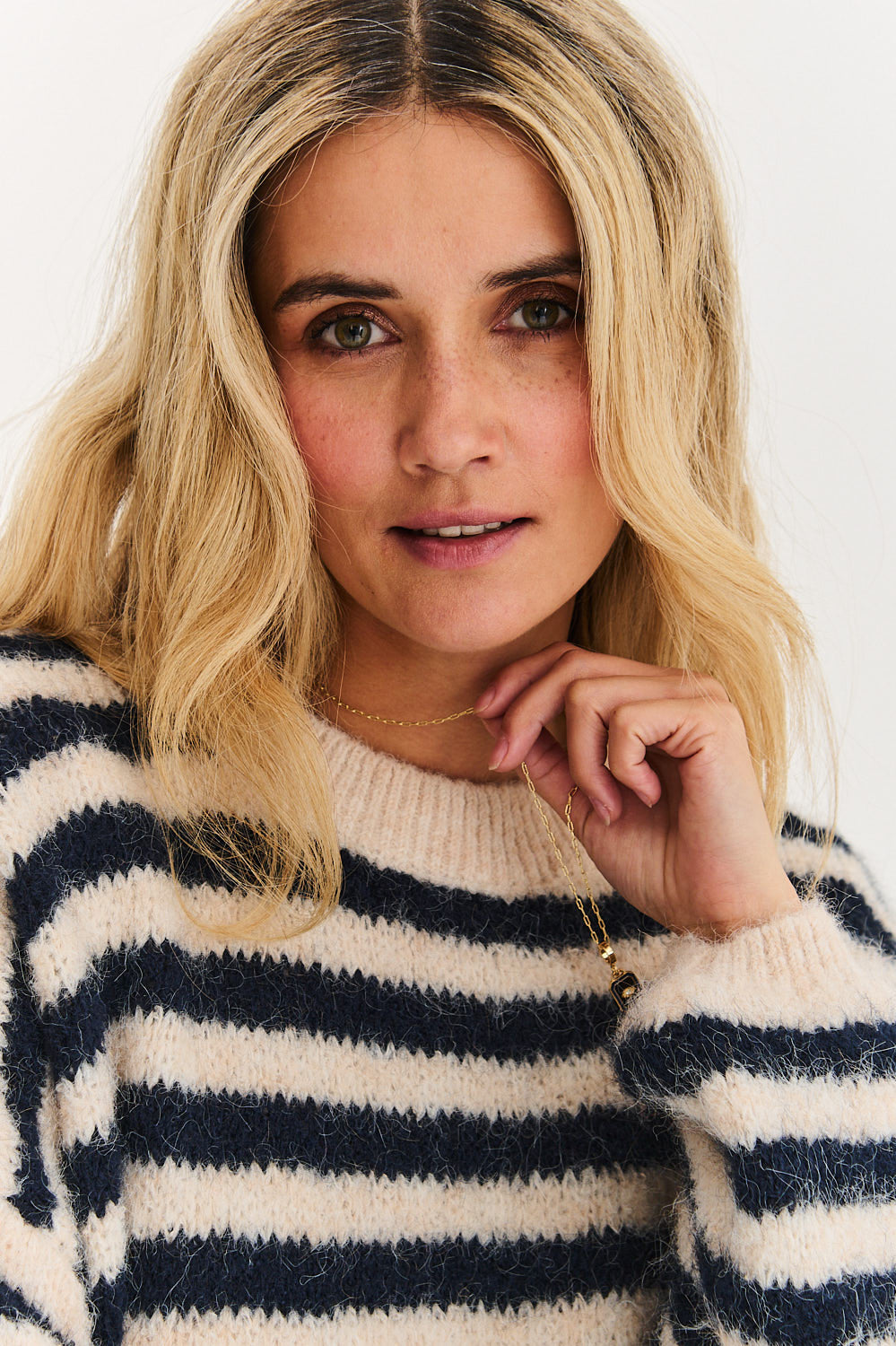 Sweter French Tale