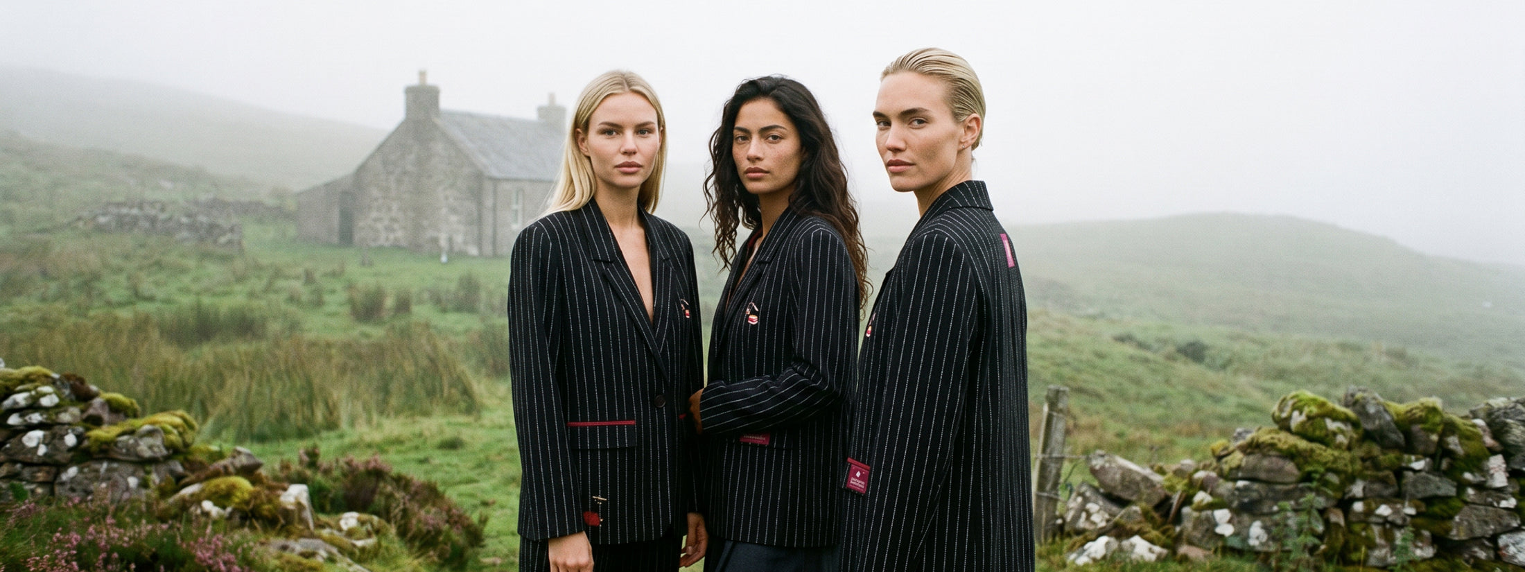 Naoko Studio x Harry Potter — trzy modelki w marynarkach we mgle