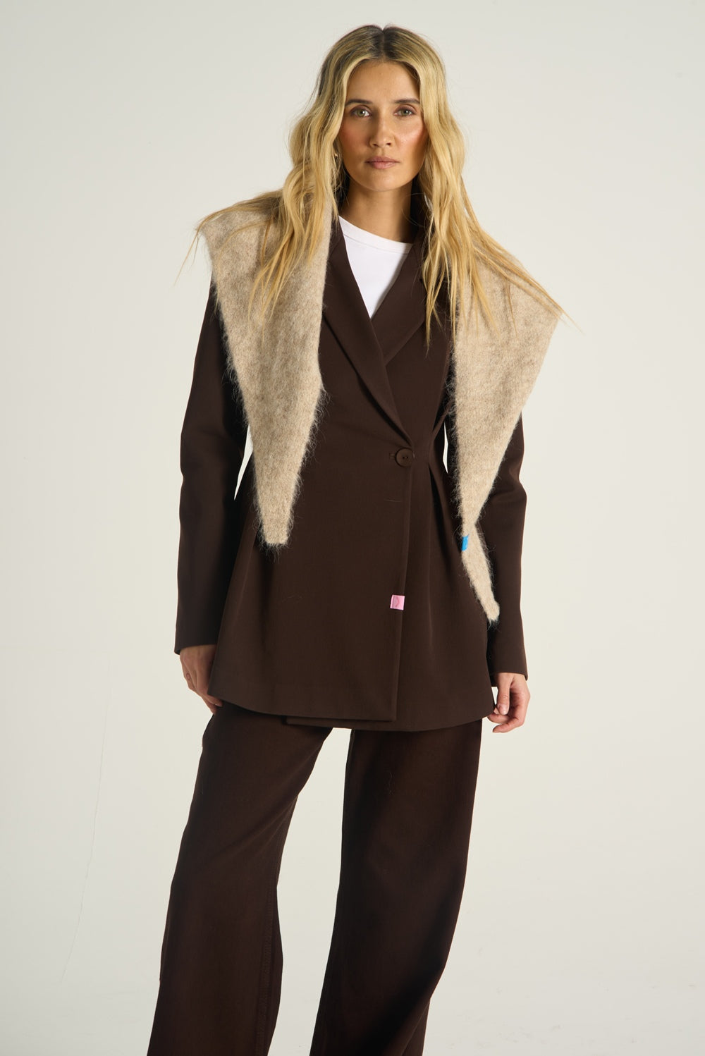 Marynarka taliowana Brown Muse