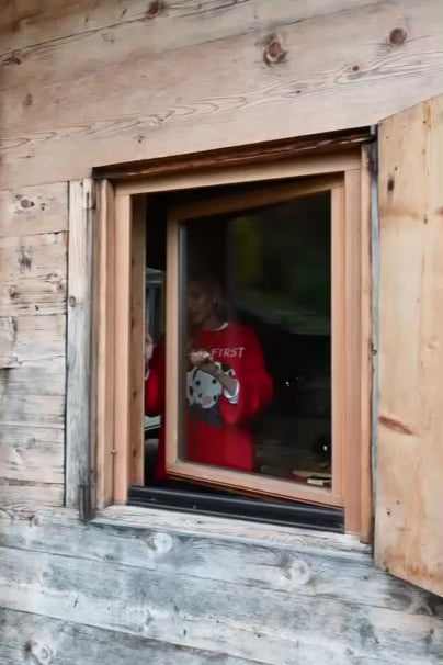 Sweter Nose First